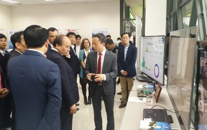 Prime Minister Nguyen Xuan Phuc meets with business and science and technology organizations in Hoa Lac